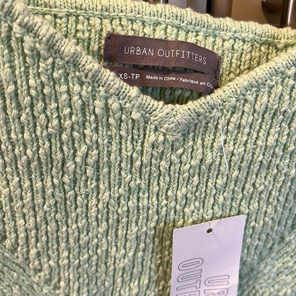 NWT Urban Outfitters Light green knit crop top - Picture 3 of 4